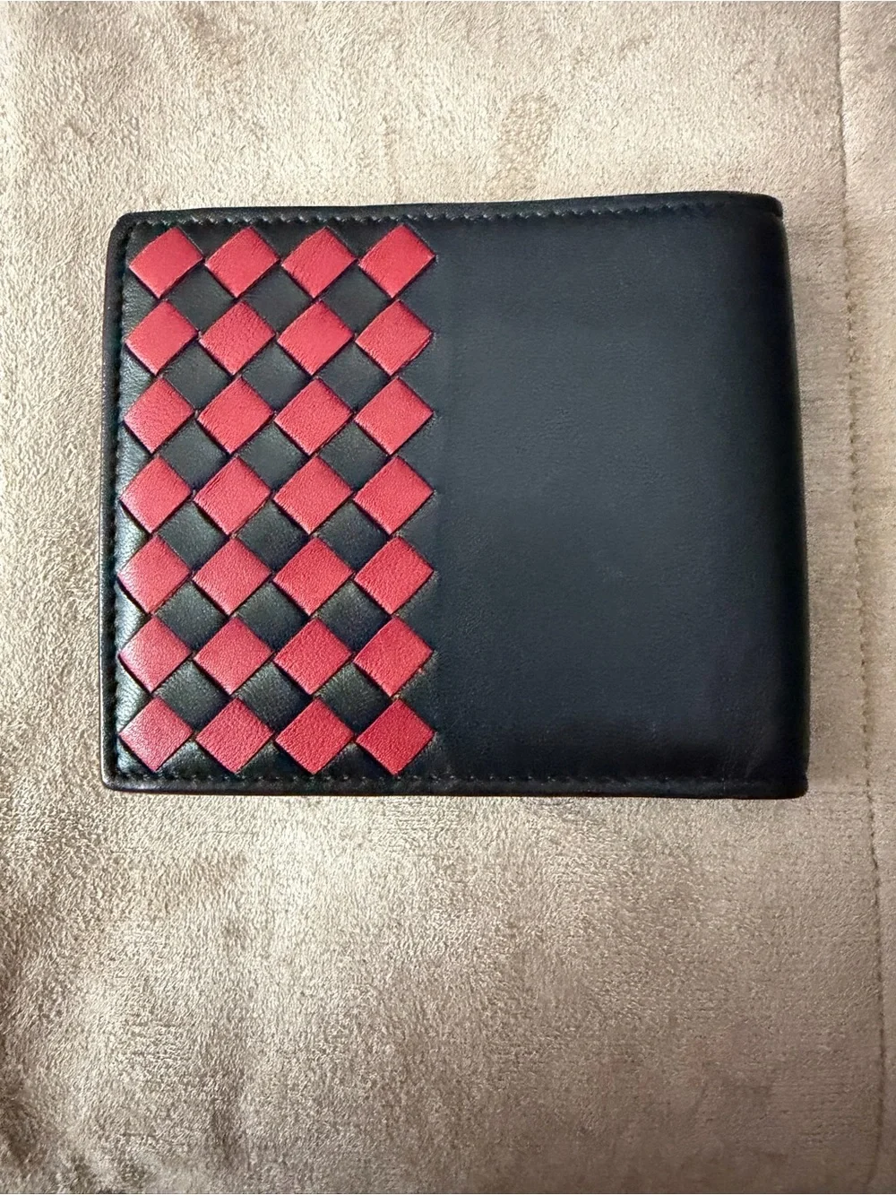 BOTTEGA VENETA 💯 Authentic verified by Ligitmark! Men’s Black & Red Intrecciato